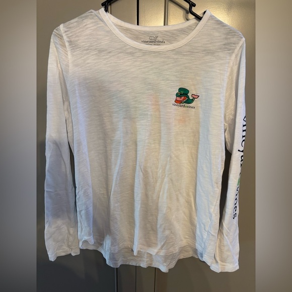 Vineyard Vines Tops - Vineyard Vines Long Sleeve White St Patrick's Day Tee Size S So Cute!